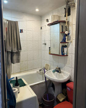 2-к квартира, вторичка, 42м2, 1/4 этаж