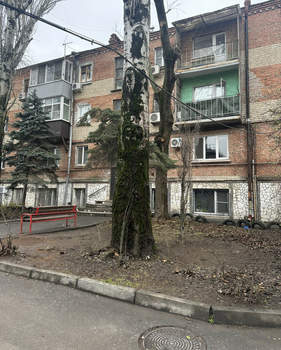 2-к квартира, вторичка, 42м2, 1/4 этаж