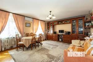 4-к квартира, вторичка, 136м2, 8/10 этаж