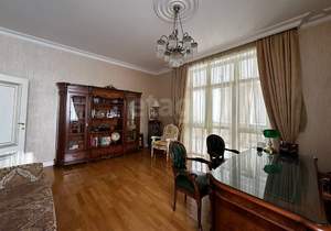 3-к квартира, вторичка, 220м2, 3/10 этаж