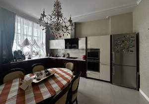 3-к квартира, вторичка, 220м2, 3/10 этаж