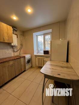2-к квартира, вторичка, 42м2, 1/5 этаж