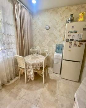 2-к квартира, вторичка, 60м2, 1/4 этаж