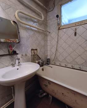 2-к квартира, вторичка, 45м2, 1/5 этаж