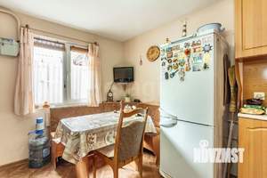 2-к квартира, вторичка, 65м2, 1/1 этаж