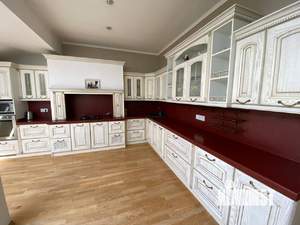 4-к квартира, вторичка, 200м2, 10/10 этаж