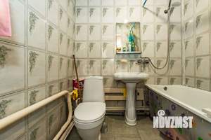 2-к квартира, вторичка, 65м2, 1/1 этаж