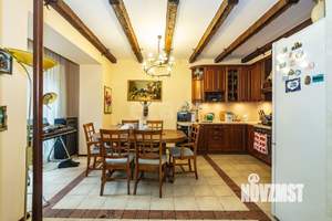 4-к квартира, вторичка, 252м2, 1/3 этаж