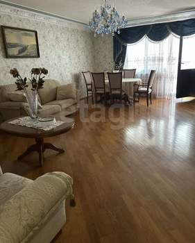 4-к квартира, вторичка, 172м2, 8/10 этаж